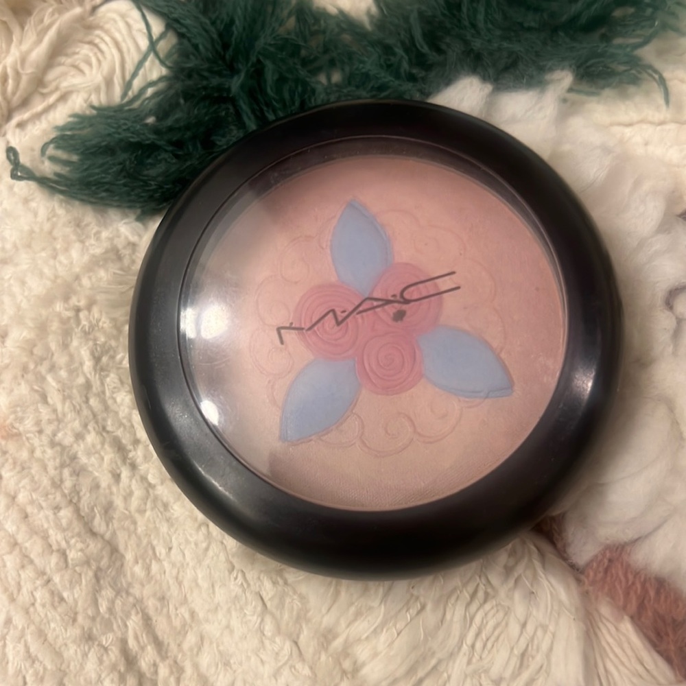 MAC LE Buttercream Pearlmate highlight face powder
